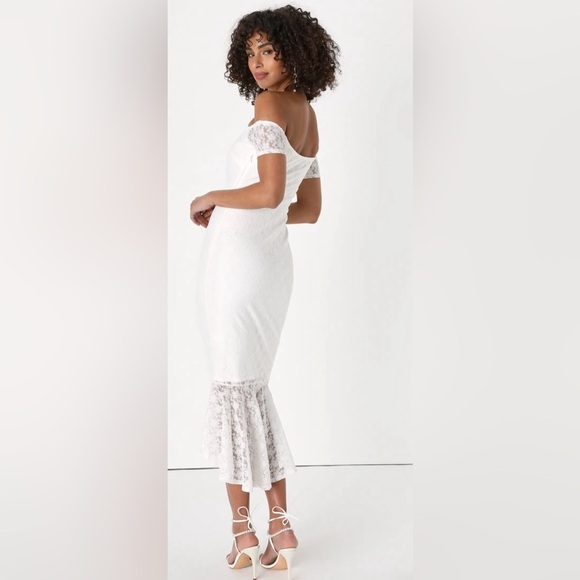 On or Off Shoulder Ivory/White Lace Lulus Wedding Dress-Size Extra Small - Picture 3 of 16